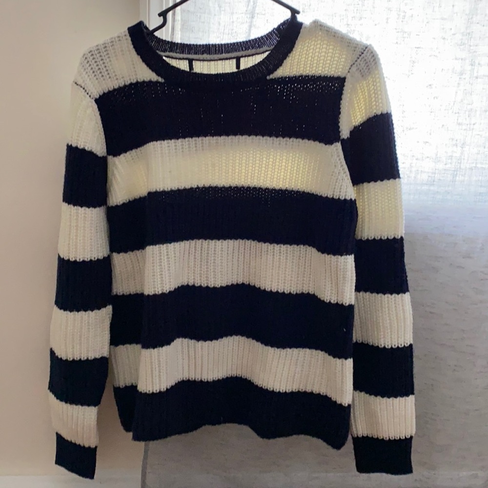 Striped Abercrombie sweater white and navy